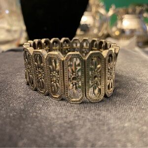Vintage Style Silver Tone Filigree Panel Stretch Bracelet | Floral Scroll Design